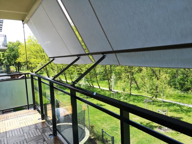 Jak osłonić balkon w bloku i zyskać prywatność oraz komfort