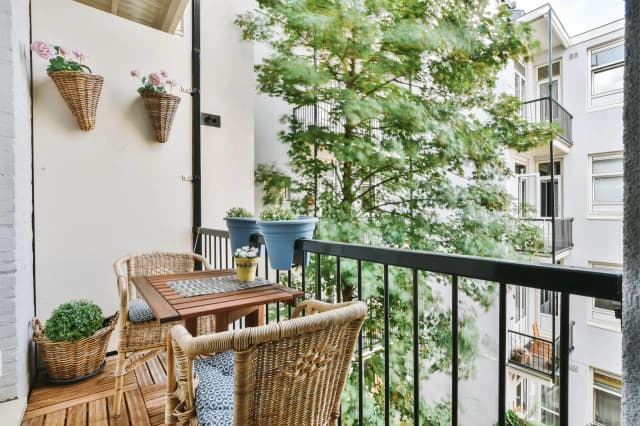 Co na balkon w bloku? Praktyczne pomysły na przytulną przestrzeń