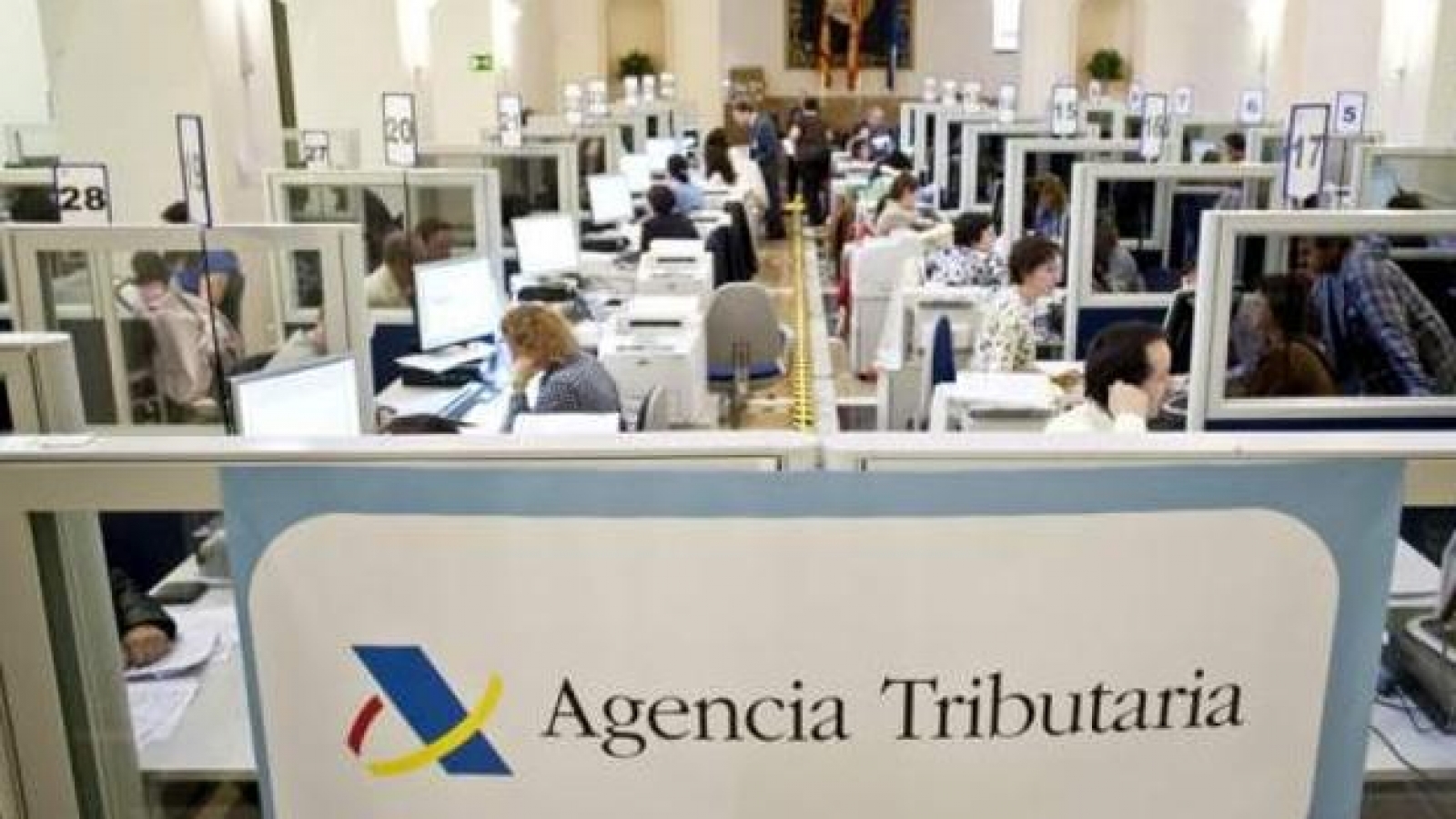 Pracownicy Urzędu Skarbowego w Hiszpanii